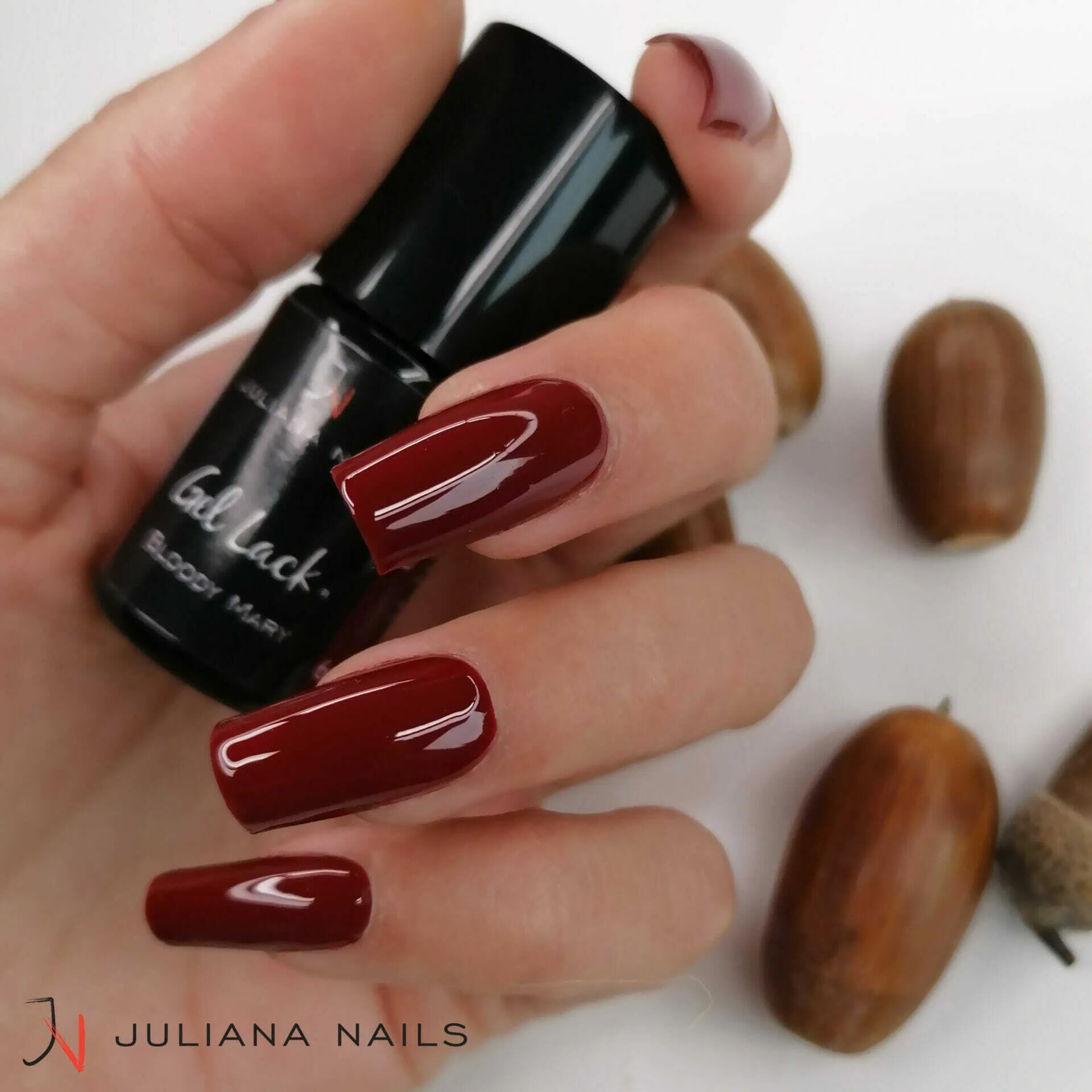 Nagellack Trend Winterrot