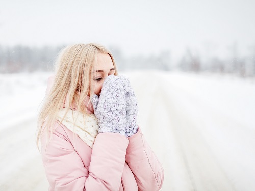 Trockene Haut im Winter: Was hilft?
