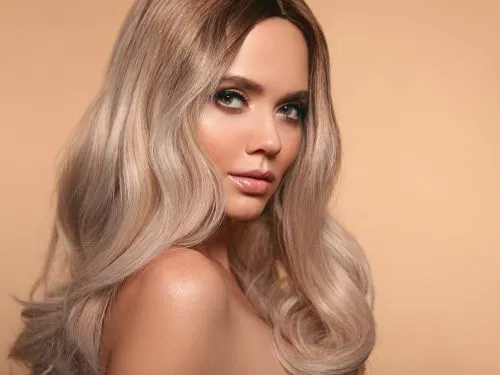 Abmattierung: Veredelung für blondes Haar