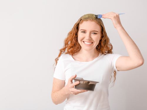 Ansatz färben: So gelingt es