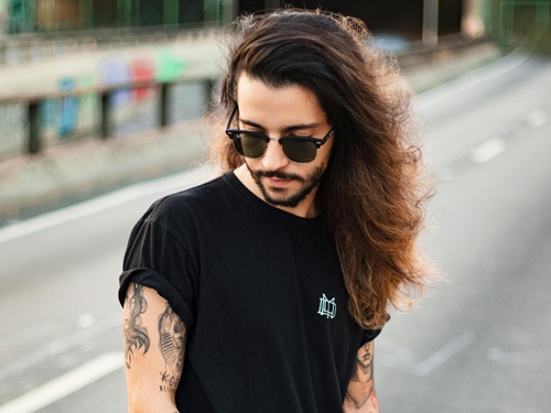 Lange Haare bei Männern