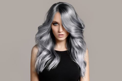 Grey Blending: Graue Haare sind im Trend!